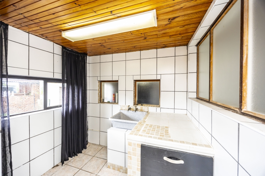 4 Bedroom Property for Sale in Sunnyridge Eastern Cape